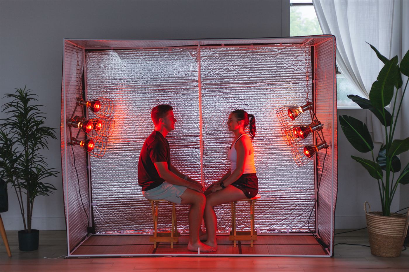 Near infrared sauna session in the warm glow of the Sauna Fix lamps